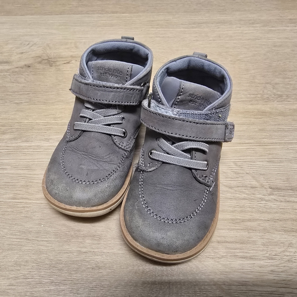 Stride Rite Gray Leather Shoes Size 9
